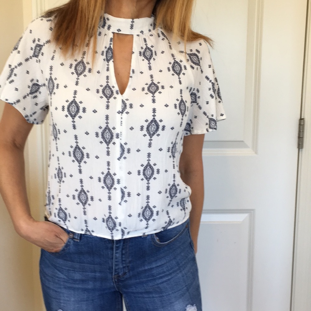Chloe & Katie size small cute short sleeves top
